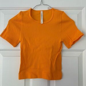 Aritzia Babaton Flow Seamless Shirt, size S